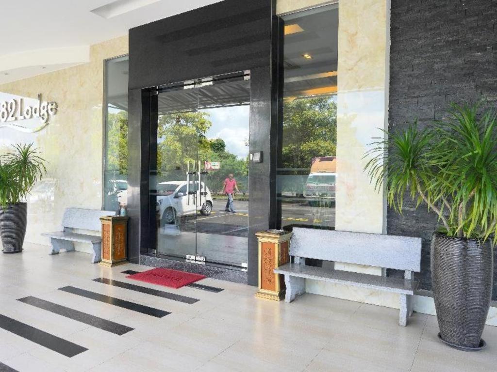 Oyo 89457 682 Lodge Bintulu Exterior foto
